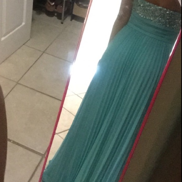 Dress - Picture 2 of 4