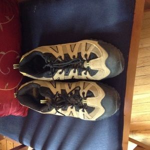 Men size 10 rugged shoes