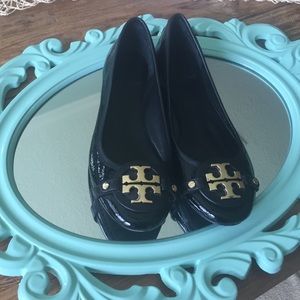 Tory Burch Reva flats (shiny black with gold)