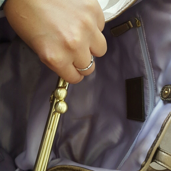 ⬇⬇💲 Coach Hamptons 10th anniversary bag 🌹😙 - Picture 2 of 4