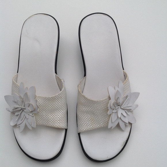 Easy Spirit white flower comfort sides 6 / 6.5