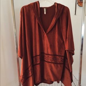 L | polyester faux suede | sleeved poncho