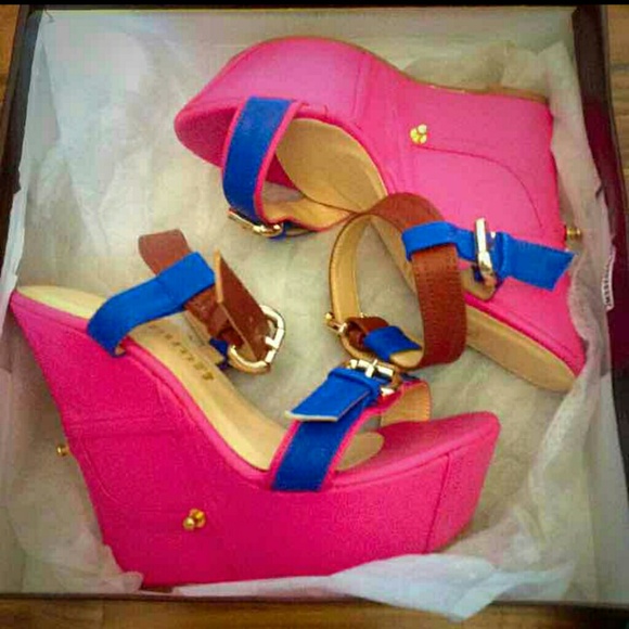 Summer wedge