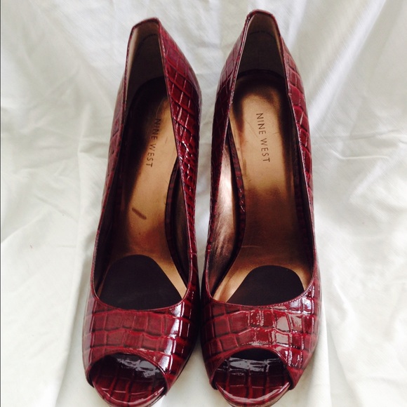 faux alligator print peep toes