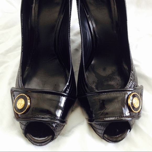 Stitch detail patent peep toe wedges