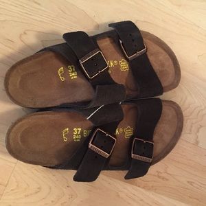 Brwn Birkenstocks (soft strap)