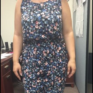 Really nice and light comfy jumpsuit! Worn once.