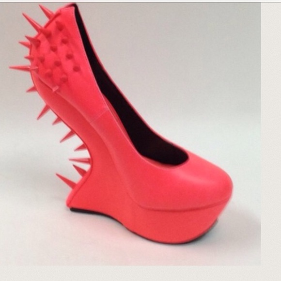 🆕LISTING Neon Spike Wedge