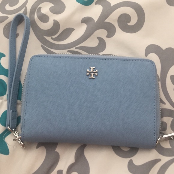 Tory Burch Clutches & Wallets - Tory burch wristlet wallet.