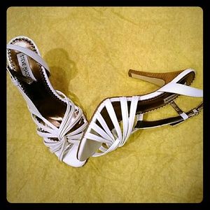Classy strappy sandal!