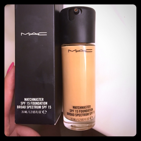 Mac authentic new in box foundation
