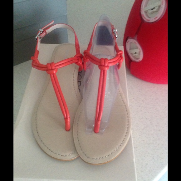 Like new bcbg Orange sandals