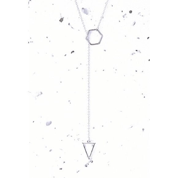 ✖️ SOLD ✖️ NWT Geo charm lariat necklace