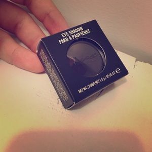 Carbon Matte eyeshadow from MAC