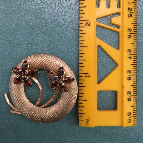 SOLD  Vintage brooch, gold with brown rhinestone flowers - Picture 4 of 4