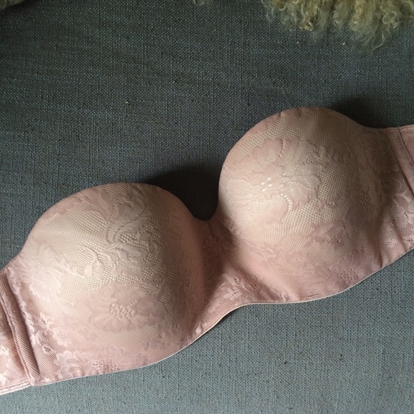 VS Blush Lace Strapless Bra