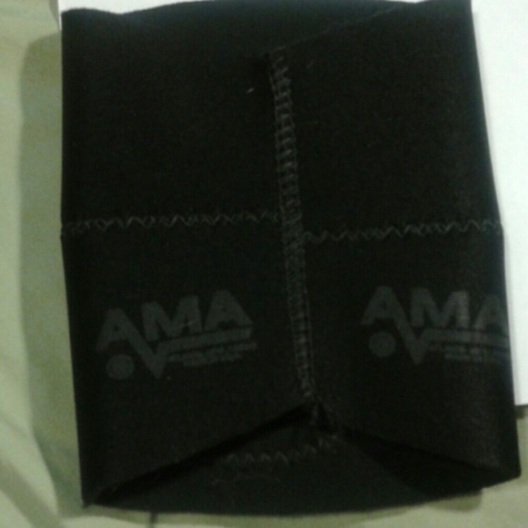 The rocks elbow pad from a match in 2002 - Picture 4 of 4