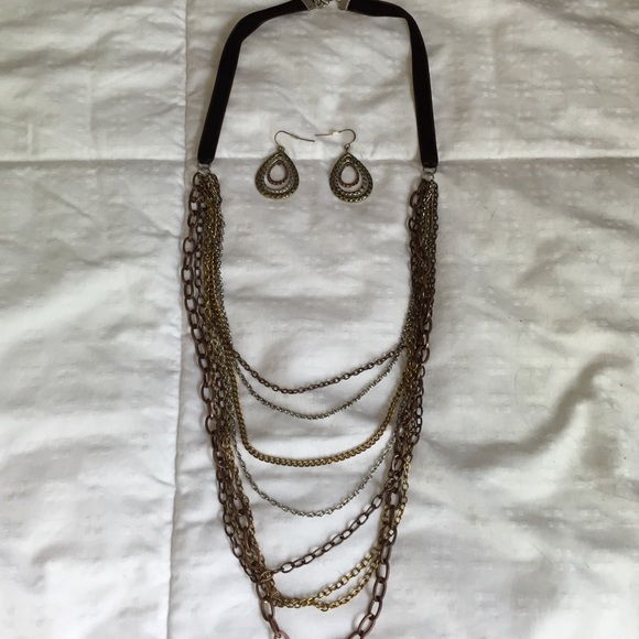 Jewelry - Necklace and Earring set