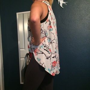 Fitted high-low floral top