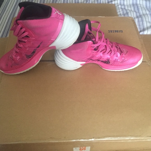 Pink Hyper dunks - Picture 2 of 4