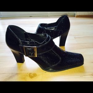 Black lacquered Franko Sarto booties, size 10M