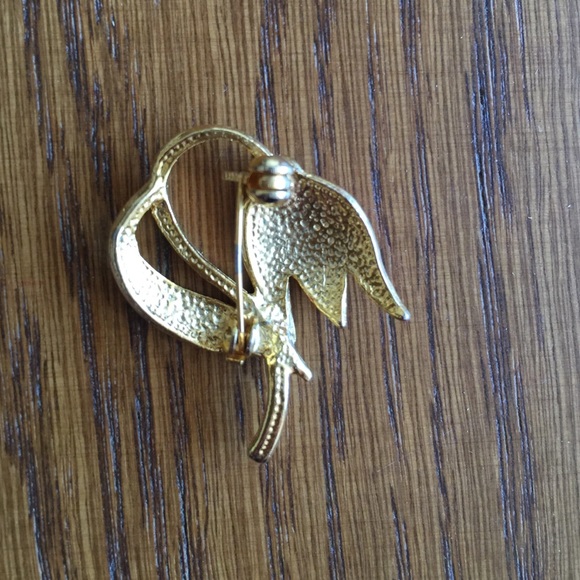 SOLD Vintage floral red and cream brooch, small - Picture 2 of 4