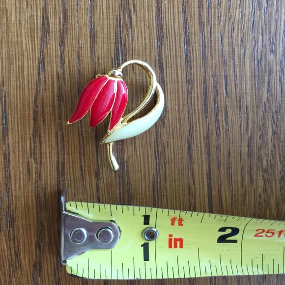 SOLD Vintage floral red and cream brooch, small - Picture 4 of 4