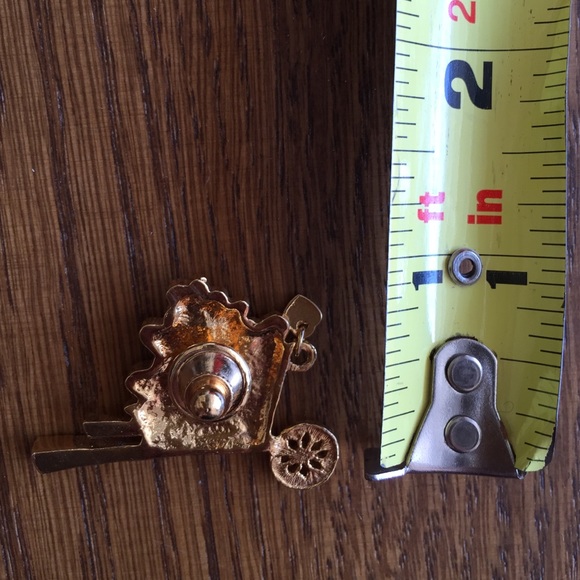 SOLD 🎀Host Pick 12/4🎀 Vintage barrel of hearts brooch - Picture 4 of 4