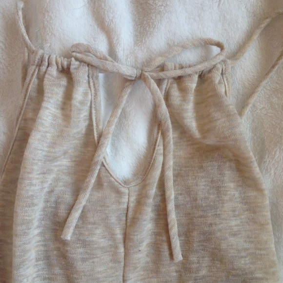 ❌SOLD❌ cream halter top - Picture 2 of 4