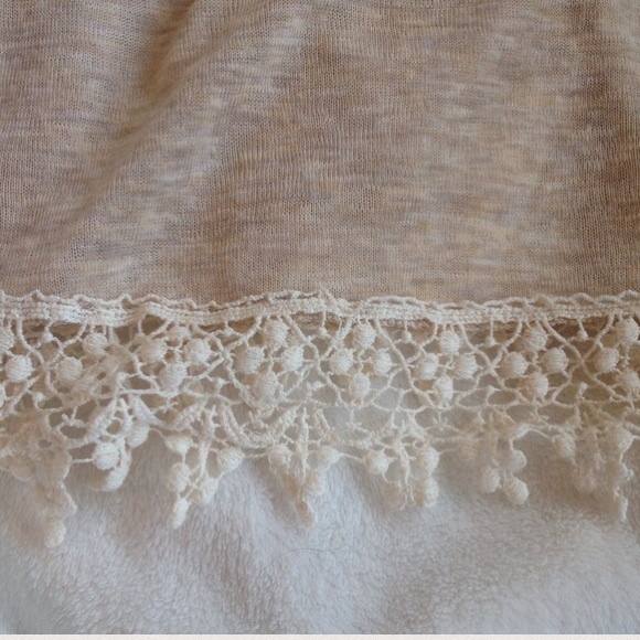 ❌SOLD❌ cream halter top - Picture 3 of 4