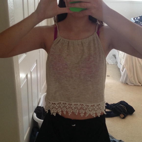 ❌SOLD❌ cream halter top - Picture 4 of 4