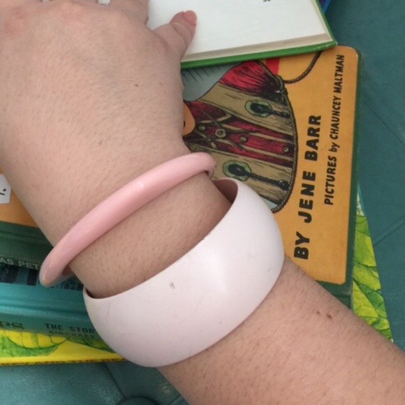 SOLD 2 Vintage pastel pink bangles - Picture 3 of 4