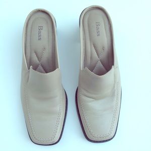 Bass like new leather mules slides nude shoes 7