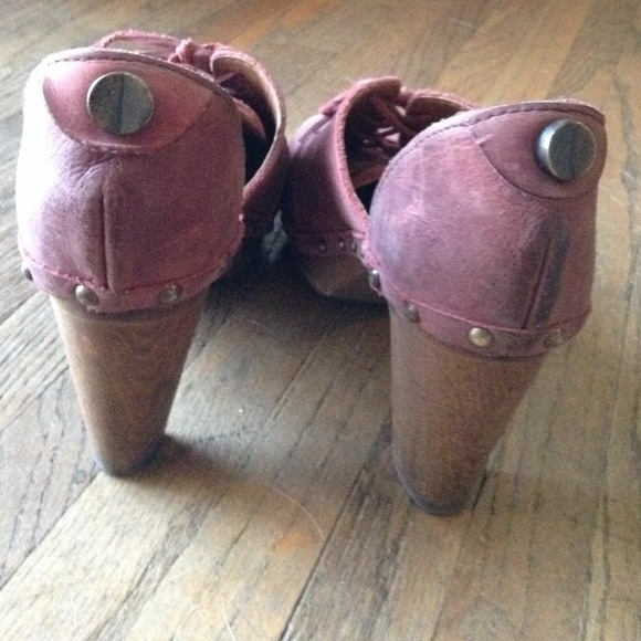 ️SOLD ‼️Sanita Clogs - Picture 2 of 4
