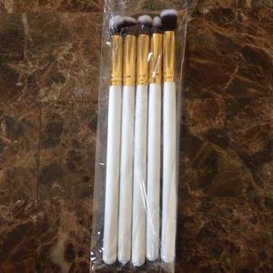 NEW- Set of 5 eyeshadow brushesRESERVED FOR VHAL
