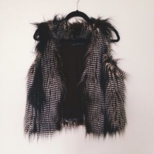 ⚫️Zara feathered vest (Can fit anywhere from s - l