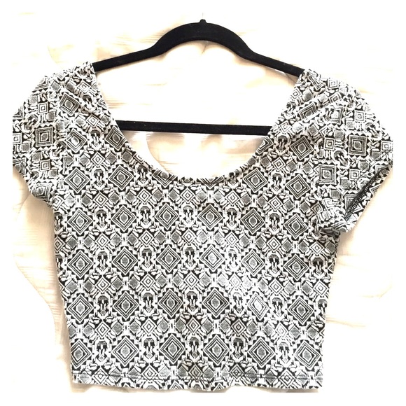 LA HEARTS black and white cropped top