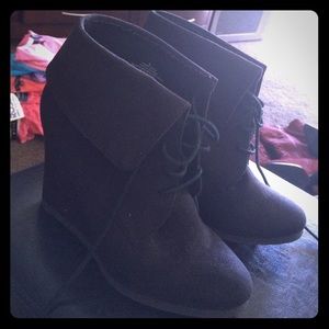 Winter lace-up black ankle boots
