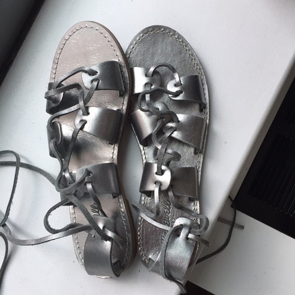 NWOT silver metallic Madewell sandals size 9