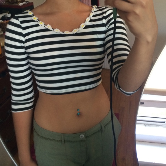 Striped Flower-Collared Crop Trop