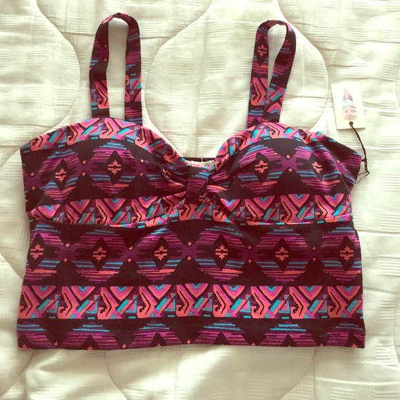 Padded spaghetti strap cropped top