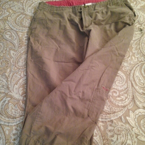 🔴  *SALE* Columbia Capri pants.