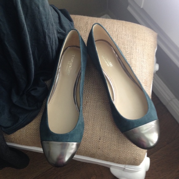 Naturalizer flats