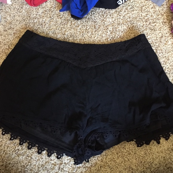 Lace Trim Shorts With Lining