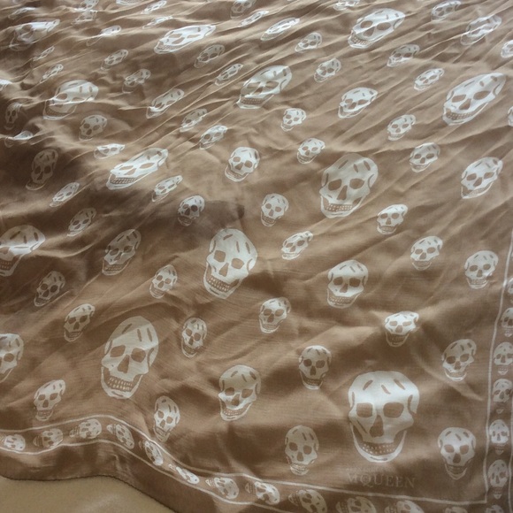 Authentic Alexander McQueen Skull Scarf in Beige