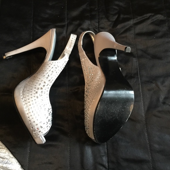 Silver heel - Picture 2 of 2