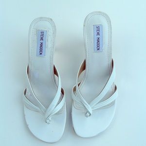 STEVE MADDEN white thong sandals leather 7.5