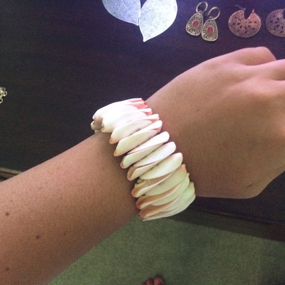 Shell bracelet - Picture 3 of 3