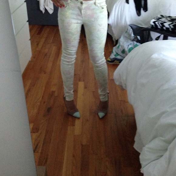 Light floral skinny jeans