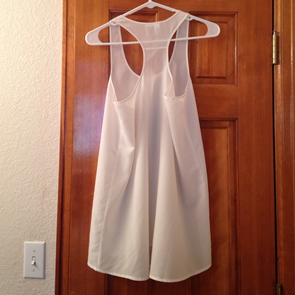 Off white flowy tank top - Picture 2 of 2